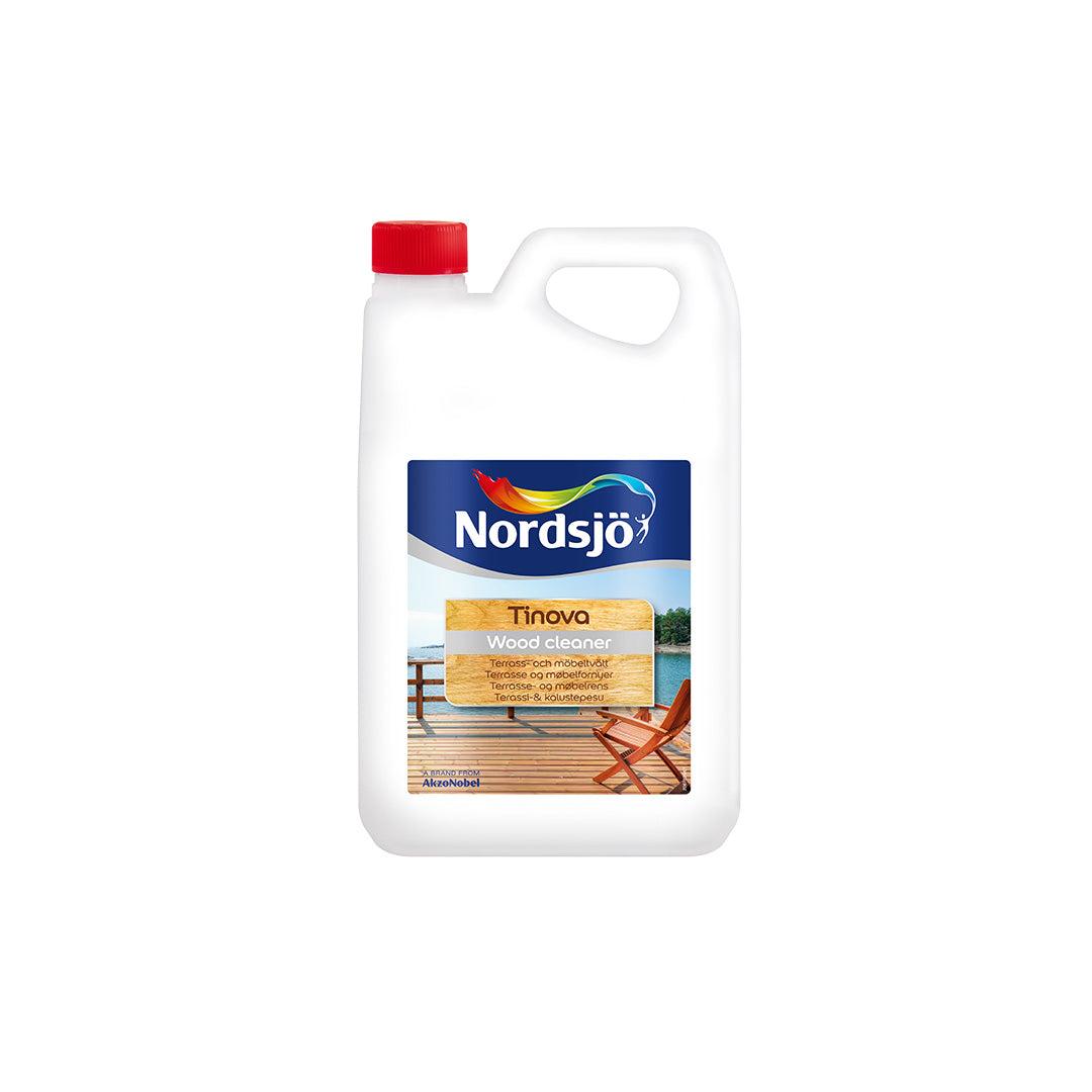 Dunk med Nordsjö Tinova Wood Cleaner